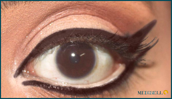 Paso 6 del tutorial de maquillaje de ojos inspirado en Bollywood de la década de 1960