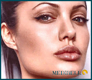 Look de maquillaje de labios de Angelina Jolie