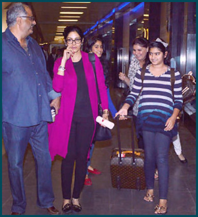 Sridevi look de aeropuerto sin maquillaje
