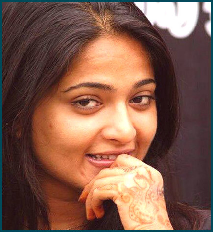 Dulce y sencilla Anushka Shetty sin maquillaje