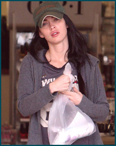 Megan Fox sin maquillaje en la farmacia