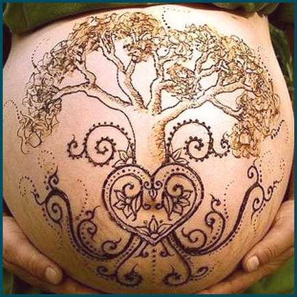 Diseño de henna de corazón para el vientre o la espalda.