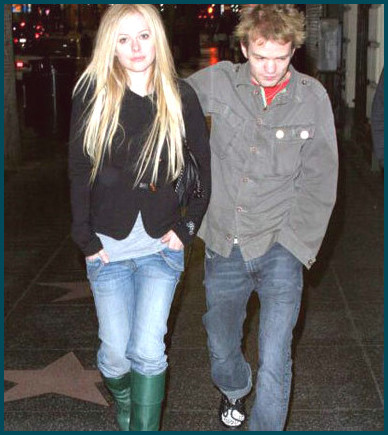 El paseo estrellado de Avril Lavigne sin maquillaje