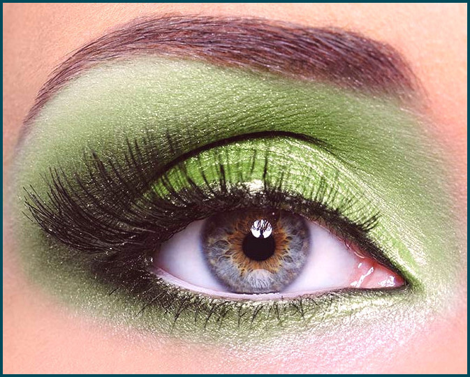 Maquillaje de ojos verde eléctrico