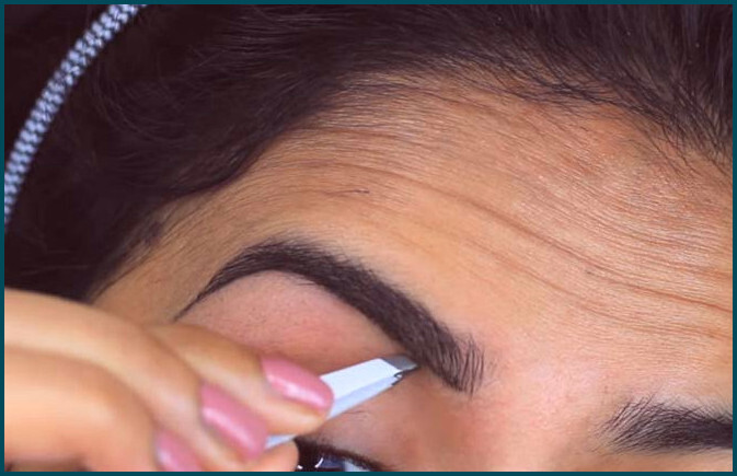 Step 4 to tweeze your eyebrows at home