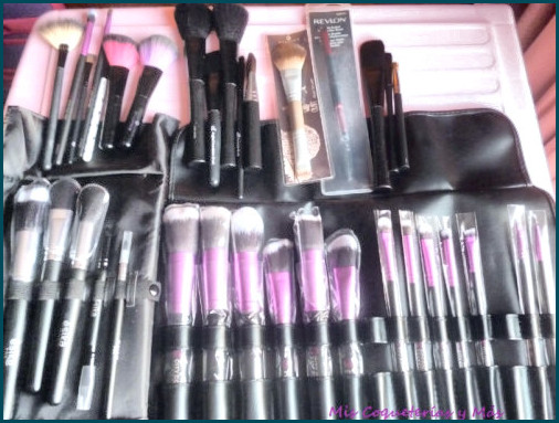 Coleccion de brochas de maquillaje