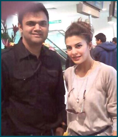 Jacqueline Fernandez without makeup interacting with a fan